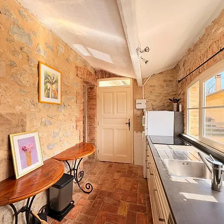 La Maison Perchee Apartment *
